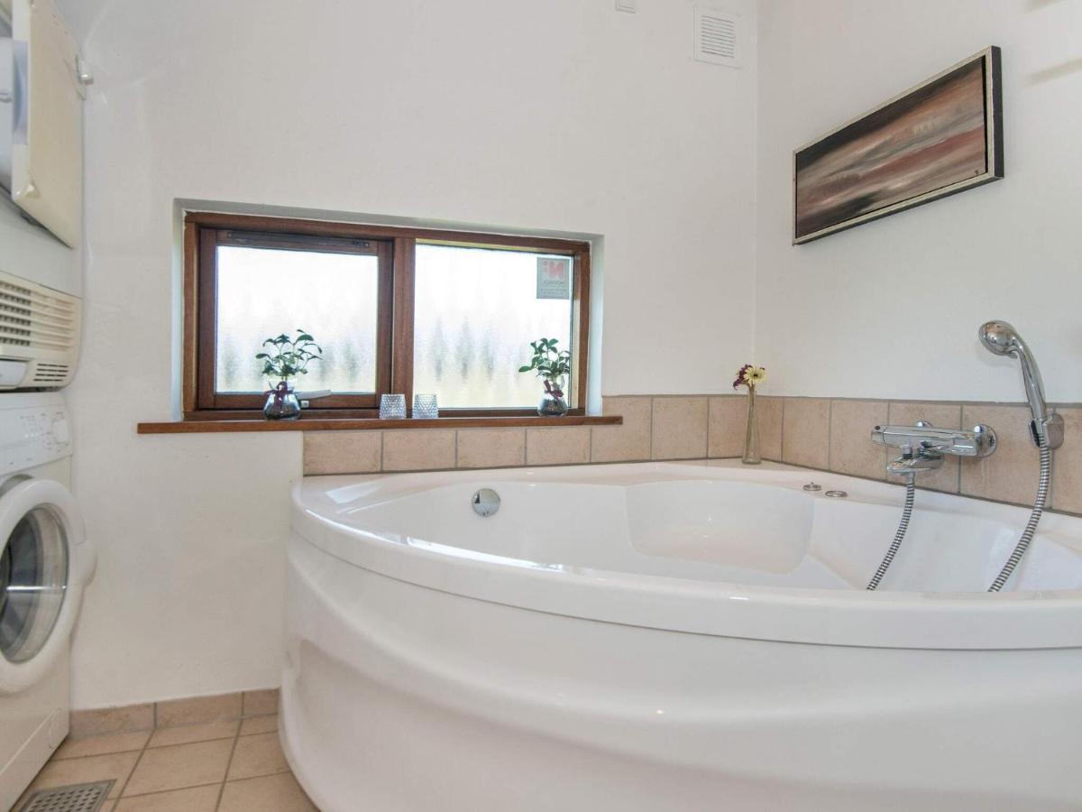 8 Person Holiday Home In Ulfborg Екстериор снимка